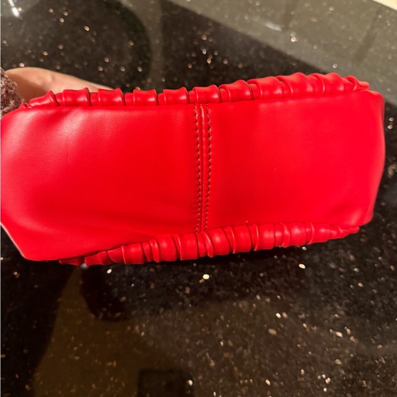 NWT A winner Red Pleated Clutch with Gold Chain Handle - Picture 7 of 9